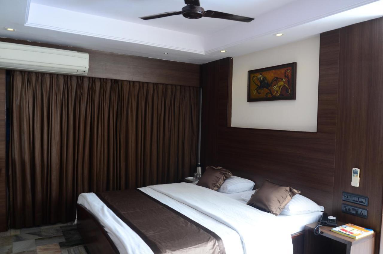 Hotel Jaya Residency Kākināda Zewnętrze zdjęcie