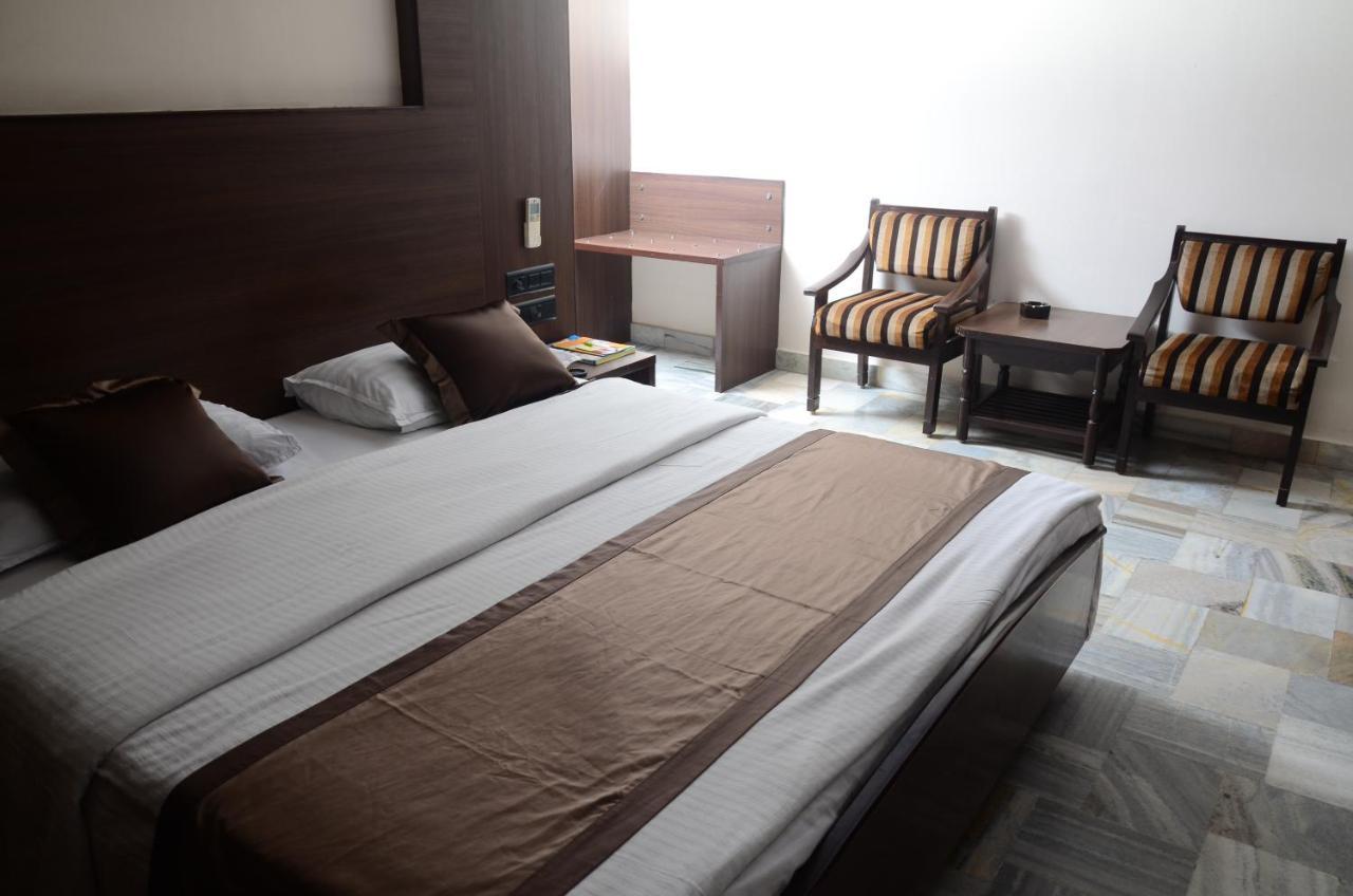Hotel Jaya Residency Kākināda Zewnętrze zdjęcie