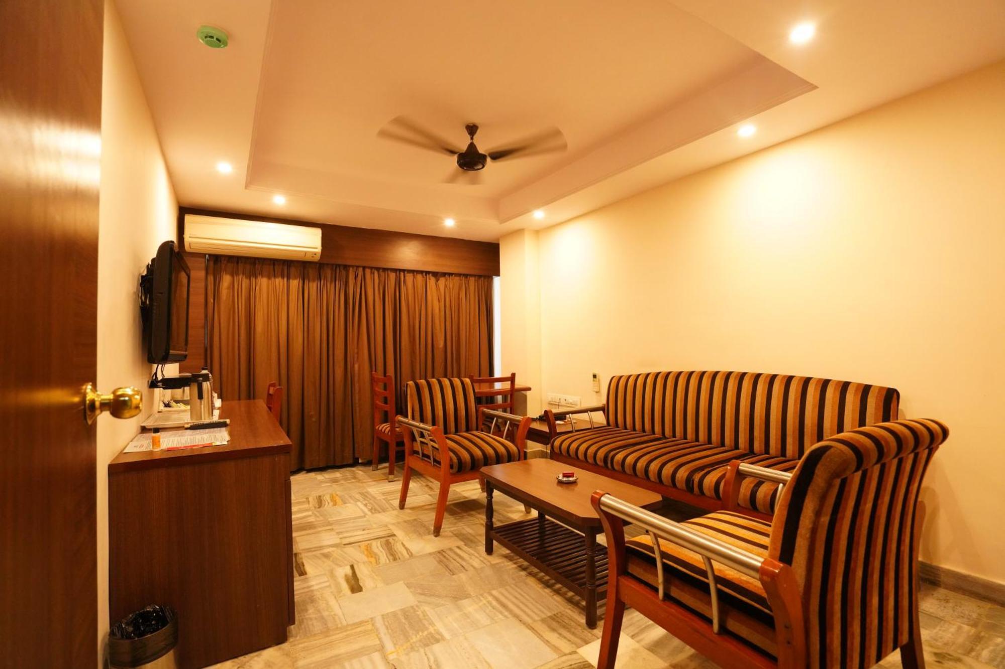Hotel Jaya Residency Kākināda Zewnętrze zdjęcie