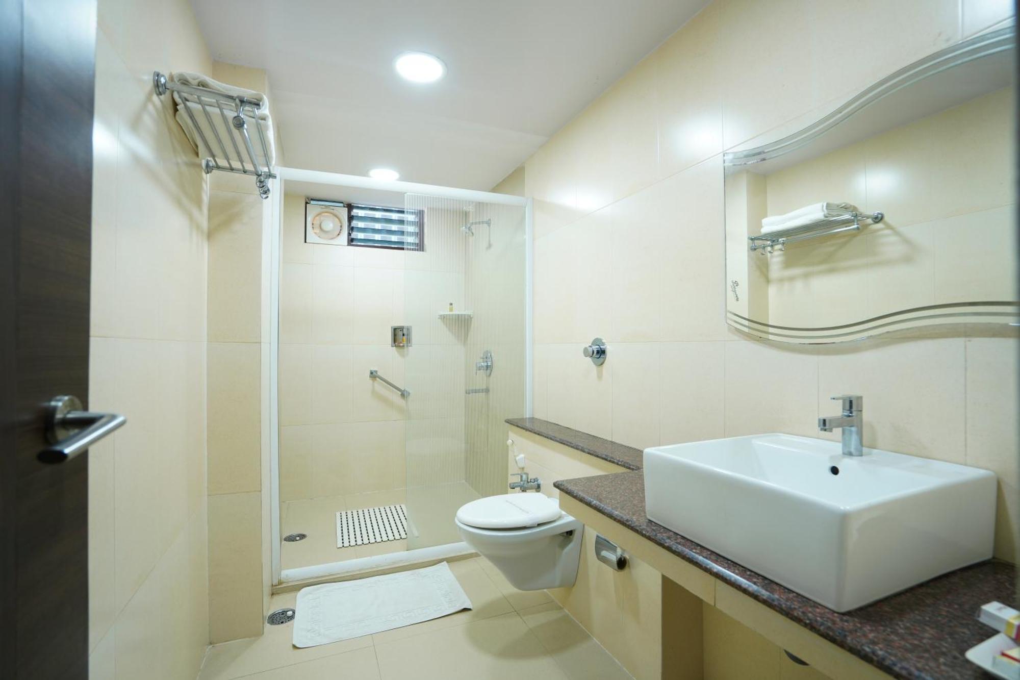 Hotel Jaya Residency Kākināda Zewnętrze zdjęcie